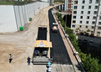 Kahramanmaraş’ta asfalt seferberliği sürüyor