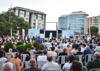 Esenyurt Belediye Başkanı “Kentsel Dönüşüm Bilgilendirme Toplantısı’na katıldı