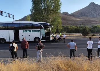 Yolcu otobüsüyle çarpışan motosikletteki şahıs  vefat etti