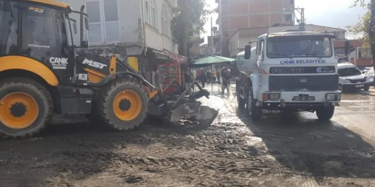 Canik’te sağanağa karşı önlem