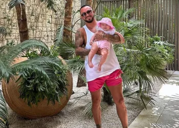 Kızıyla paylaştığı fotoğrafa soruşturma