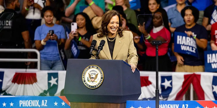 Harris anketlerde Trump’ı geçti