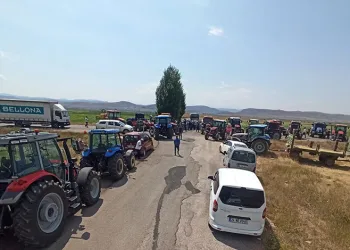 Bayburt’ta çiftçiler, traktörlerle eylem yaptı