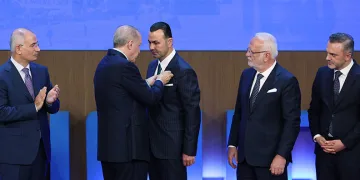 İYİ Parti’den AK Parti’ye geçen İzsiz: “Tekrar yuvamda olmanın mutluluğunu yaşıyorum”