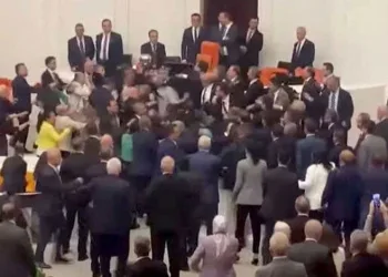 TBMM’de Can Atalay oturumunda yumruklu kavga