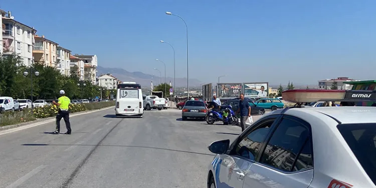 Karaman’da elektrikli bisiklet yaya kadına çarptı: 2 yaralı
