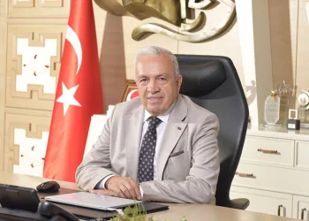 “Geçmiş acılardan ders çıkarmalıyız”