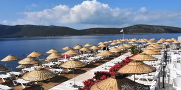 Şezlong ve şemsiyeler emeklilere ücretsiz