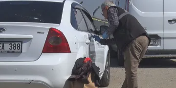 Park halindeki araçta ceset bulundu