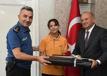 Başkanın sözü şehit kızını mutlu etti: Bilgisayar hediyesi verildi