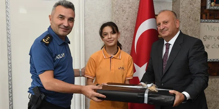 Başkanın sözü şehit kızını mutlu etti: Bilgisayar hediyesi verildi