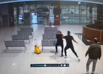 Belediye başkanı ve oğlu terminalde husumetlilerine saldırdı
