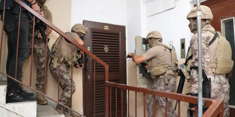 Yasa dışı bahis çetesi çökertildi