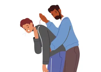 Garson, Heimlich manevrasıyla müşteriyi kurtardı