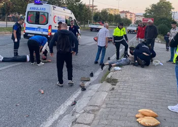 Bursa’da motosiklet yayaya çarptı: 2 yaralı