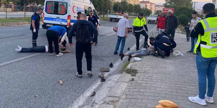 Bursa’da motosiklet yayaya çarptı: 2 yaralı