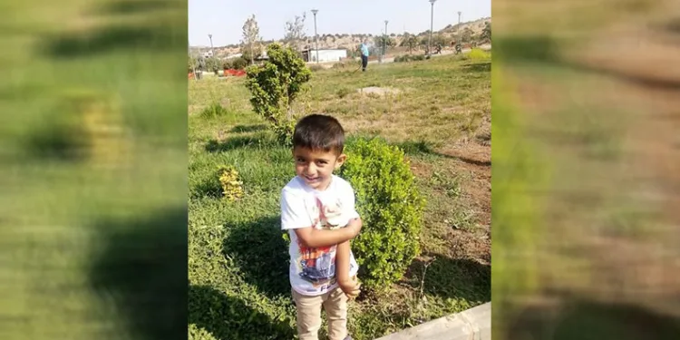 4 yaşındaki çocuk babasının kullandığı traktörün altında kaldı