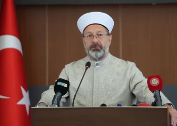 ”Kur’an evrensel bir rehberdir”