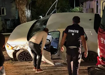 Aşırı hız kaldırımda yürüyen çocuğu hayattan kopardı