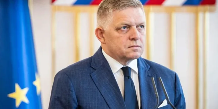 Slovakya Başbakanı mermi ile tehdit edildi
