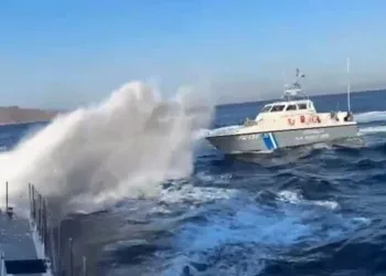 Türk balıkçı teknesine Yunan tacizi
