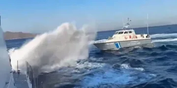 Türk balıkçı teknesine Yunan tacizi