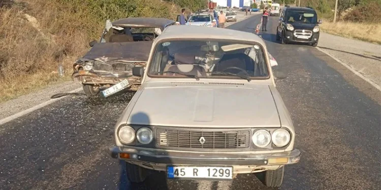 Gördes’te trafik kazası: 4 yaralı