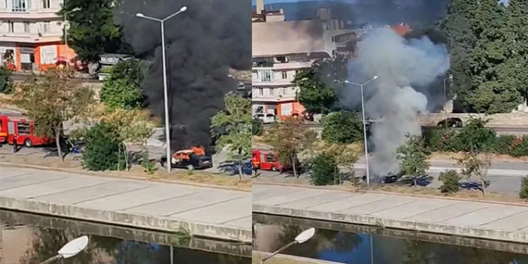 Park halindeki otomobil alev alev yandı