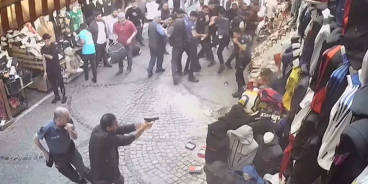 Beyazıt’ta iki yıl önce yaşanan çatışmanın mağaza içinden yeni görüntüleri ortaya çıktı