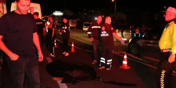 Minibüsün çarptığı 2 kişi hayatını kaybetti