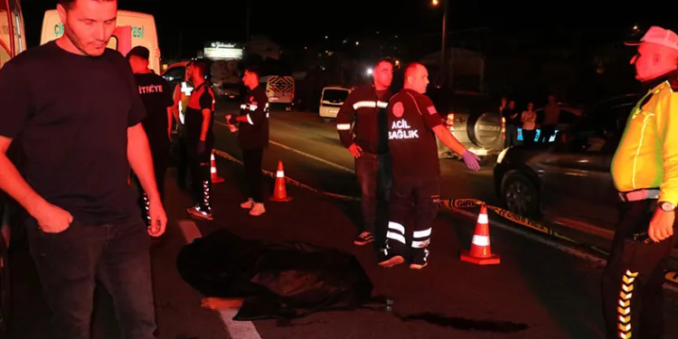 Minibüsün çarptığı 2 kişi hayatını kaybetti