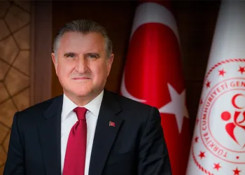 Gençlik ve Spor Bakanı Bak’tan eski milli futbolcu Serhat Akın’a geçmiş olsun mesajı