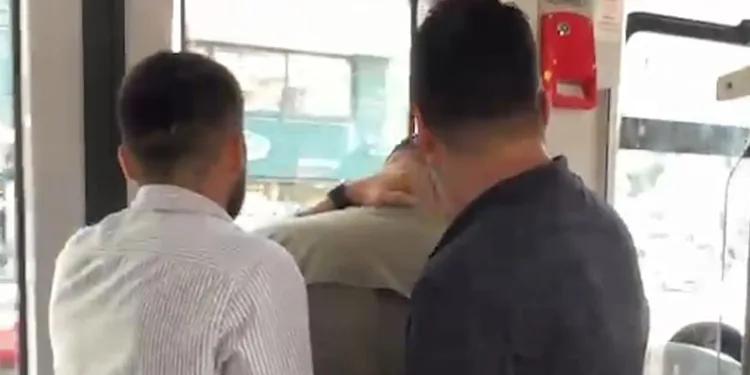 Tramvayda şüphe çeken şahıstan uyuşturucu çıktı
