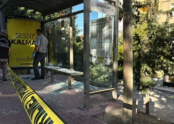Durakta otobüs beklerken av tüfeği ile vuruldu