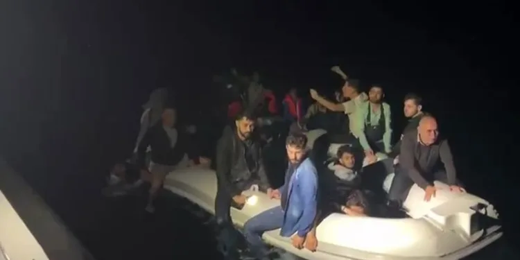 Dalaman açıklarında 22 düzensiz göçmen kurtarıldı