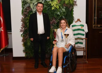 Osmangazili Ralli Pilotu Kübra, Avrupa’da destan yazdı