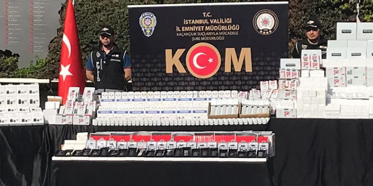 İstanbul’da bir depoda 150 milyon liralık kaçak cep telefonu aksesuarı ele geçirildi