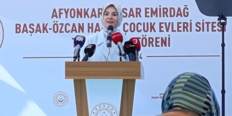 “14 bin 528 çocuğumuzun sevgi dolu bir aile ortamında büyümelerini sağlıyoruz”