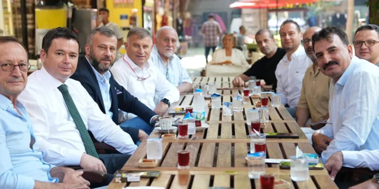Erkan Aydın esnafı ziyaret etti