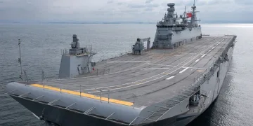 TCG Anadolu Gemisinin boğazdan geçişi böyle görüntülendi