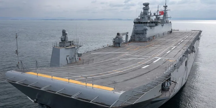 TCG Anadolu Gemisinin boğazdan geçişi böyle görüntülendi
