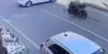 Batman’da motosiklet otomobile çarptı: 2 yaralı
