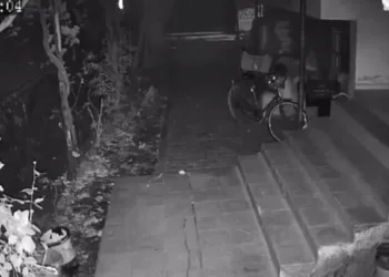 Batman’da 20 saniyede bisikleti alıp kaçtı