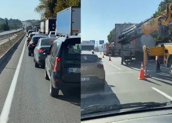 Bursa’da devrilen tır yolu kapattı, kuyruk oluştu
