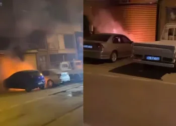 Bursa’da park halindeki otomobil alev aldı