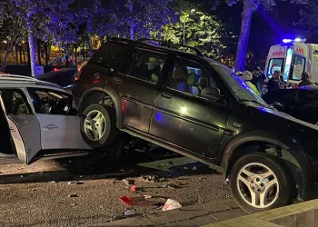 Beşiktaş’ta zincirleme trafik kazası: Kaza sonrası sürücüler arasında kavga çıktı