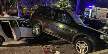 Beşiktaş’ta zincirleme trafik kazası: Kaza sonrası sürücüler arasında kavga çıktı