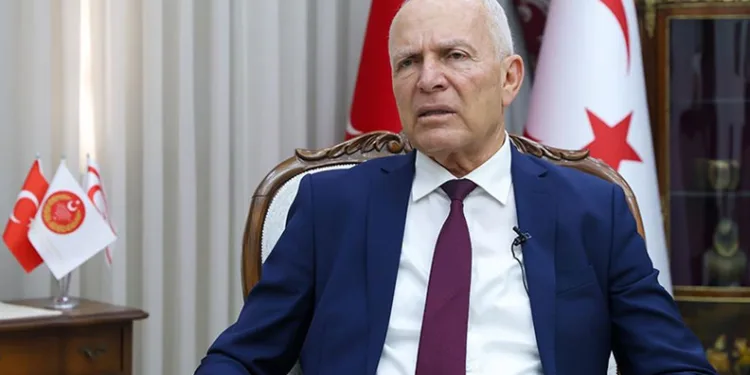 İngiltere Kıbrıs’a savaş gemileri ve denizaltılar gönderiyor