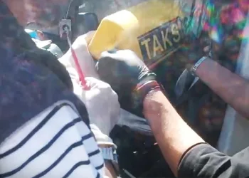 Taksi tepe lambası içine gizlenmiş uyuşturucu bulundu