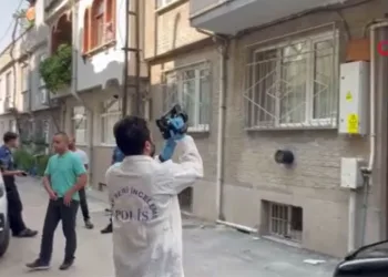 Merdivenden düşen adamın cansız bedenini sayaç okumaya gelen operatör buldu